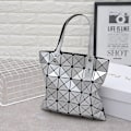 Miniatyrbillede 2 af 5: Ny Lysende Taske Kvinder Geometri Diamant Foldbar Tote Skuldertaske Almindelig Foldbar Håndtaske Damepung, 1 stk-Grå
