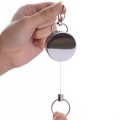 Miniatyrbillede 1 af 2: Udtrækkelig nøglering med yoyo-funktion