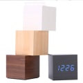 Miniatyrbillede 4 af 4: Vækkeur i træ med LED-display - Svart / Hvid