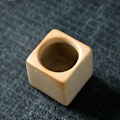 Miniatyrbild 5 av 5: Konformad mugg med ställ - Vit