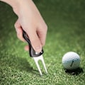 Miniatyrbillede 3 af 4: Pitch Fork Boldmærker Golf, Boldmærker Reparationsværktøj med Indtrækkelig Knapper og Magnetisk Boldmærker til Golfspillere