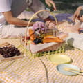 Miniatyrbillede 3 af 5: 200x200 cm picnictæppe, foldbart med håndtag, perfekt til haven, grill og stranden. Gul.