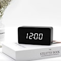 Miniatyrbillede 1 af 3: Sort digital trævækkeur med justerbar lysstyrke og stemmestyring