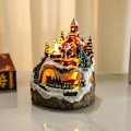 Miniatyrbillede 2 af 5: 2 stk Julebybygninger, 4,8”H Polyresin Jul med Lys og Musik - Batteridrevet (ikke inkluderet)