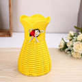 Miniatyrbillede 1 af 3: Blomsterkurv Plast Ornament Vas Blomster Rattan Plast Vævning Hjem Stue Dekoration Håndværk (Farve: Rød) Gul