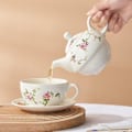 Miniatyrbillede 4 af 5: Porcelæn Te Til En, Blomster Tekande Og Kop Sæt, Rattan Blomster