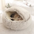 Miniatyrbilde 1 av 4: Fluffy katteseng, rund, myk plysj, hule med hette, katteseng, for vinteren, varm, sovepute, sklisikker, maskinvaskbar, for