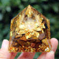 Miniatyrbild 3 av 5: Kristaller Ädelstenar Healing Kristallstenar Pyramid Chakra Gåvor för Kvinnor Män Vän Födelsedag Tonåring Vänskap Ovanlig Sten Feng