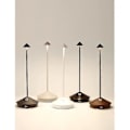 Miniatyrbillede 2 af 2: 2024 Zafferano Pina Pro-Aluminium dæmpbar LED-bordlampe IP54 beskyttelse indendørs/udendørs brug stik opladningsbase H29cm EU-stik-Corten-WELLNGS