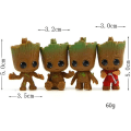 Miniatyrbillede 3 af 4: 4 stk./sæt Miniature Fe-have Siddende Groot Figur PVC Statue Groot til Børn Hjem Bil Dekoration Gave