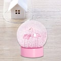 Miniatyrbild 2 av 4: Flamingo Glitter Klar Glas Snöglob Kristallkula Med Rosa Bas Kvinnor Gåvor