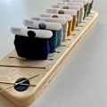 Miniatyrbild 5 av 5: Bobbinställ för broderigarn   Broderat trådspolsställ Trä