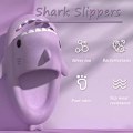 Miniatyrbild 4 av 5: Cartoon Shark Flip Flops, halkfria tjocka sulor strand Flip Flops, snabbtorkande roliga pool sandaler Purple 38/39