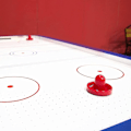 Pikkukuva 5 / 5: Ilmahockey-tossut punaiset ja vihreät ilmahockey-kiekot - maalin tarttuvat mailat