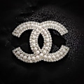 Miniatyrbillede 1 af 2: (FÅ DET) CC Brosche Kvinders Skjorte Lille Suit Dekorativ Brosche Pearl Dekorativ Knappen Brosche_Newway Style B