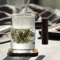 Pikkukuva 5 / 5: Lasinen teemuki infuusiolla ja kannella