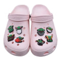 Pikkukuva 2 / 5: 15 kpl Baby Yoda -teemaiset Crocs-kenkien riipukset, rantakengät, sandaalit, koristeet, lahjat, kenkävarusteet