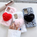 Miniatyrbillede 3 af 5: Kompatibel med iPhone 13 Pro Max Fuzzy Fluffy Etui til Kvinder Piger 3D Sød Pels Plys Hjerte Bling Diamant Bue Varm Glat Pels Hår Design Blød Rubbe
