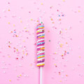 Pikkukuva 2 / 5: Sweety Rainbow Värikäs Lollipop-Kakun Kynttilä Koristeeksi Syntymäpäiväjuhliin, Vauvakutsuihin ja Hääjuhliin - Tarvikkeet ja Suosikki