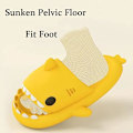 Miniatyrbild 5 av 5: Tecknade hajtofflor, halkfria tjocksulade strandtofflor, snabbtorkande roliga pooltofflor yellow 40/41