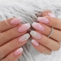 Miniatyrbilde 1 av 5: 24 stk Press on Nails Medium Lengde Rosa Gradient Kvadratiske Negler med Glitter Falske Negler Design Full Cover Stick on Nails Blanke Kunstige Falske Negler