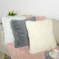 Miniatyrbillede 3 af 5: Et sæt med 2 pudebetræk, 18x18 cremehvidt fluffy pudebetræk, deluxe kunstpels firkantet sofa pudebetræk, sofa stue soveværelse uden pudebetræk