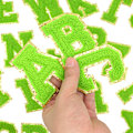 Pikkukuva 5 / 5: Englannin kirjain B - Silitysmerkit korjaamiseen, aakkoset ompelukirjaimet vaatteiden merkit, kultaisella glitter-reunuksella, liima-taustatarra（Vihreä B）BGreen