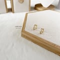Miniatyrbillede 5 af 5: 14K forgyldt Triple Huggie Illusion Stud Øreringe | Dobbelt Huggie Hoop Øreringe til ét hul | Guld Hoop Øreringe til kvinder
