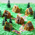 Miniatyrbillede 5 af 5: 2 stk. 3D julekagehus silikone bageform, 6 hul hyggelig landsbyhus silikone muffin kage bageform (tilfældig farve)