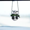 Pikkukuva 1 / 5: Sööt Pandakarhu Auton Peiliin Riputettava Koriste Hauska Sisustus Takapeilille Auton Koristeet (Panda)