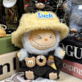 Miniatyrbild 1 av 5: Sommarrea Labubu dockkläder första generationen andra generationen blind box Labubu dockkläder (turisthatt + huvudbonad + overall) Brun munk