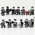 Pikkukuva 3 / 3: 12 kpl:n minihahmosetti Navy Seals Flying Tigers sotilasteemaiset minihahmot Swat sotilashenkilö palikkapalapeli lasten lahja Pattern A