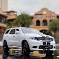 Pikkukuva 2 / 5: 1:32 Dodge Durango SUV Metalliseos Automalli Painevalettu Metallinen Leluauto Black