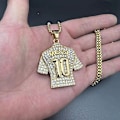 Miniatyrbillede 4 af 5: Mub- Tilbehør: Titanium stål fodbold MESSI No.10 trøje vedhæng halskæde G Bicolor