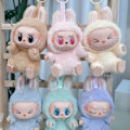 Miniatyrbilde 4 av 4: Labubu Macaron Monster Nøkkelring Det spennende monsteret Macarons Vinyl Face Plysj Nøkkelringer Kunst Samleobjekter Leker Gaver 2.0 Färg Slumpmässig