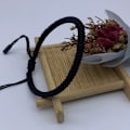 Miniatyrbilde 1 av 2: Håndlaget armbånd + Buddhistisk gave! for kvinner, menn, tenåringer. Justerbar størrelse! Vennskapsgave. Håndlaget tauvevd chakraarmbånd Black