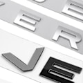 Miniatyrbillede 2 af 4: 3D ABS Logo Range Rover Bogstaver Emblem Mærkat Bil Front Hjelm Badge Til Range Rover Sport Evoque L322 L320 L406 P38 Tilbehør Glossy Black RR