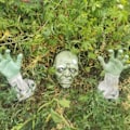 Pikkukuva 3 / 6: Halloween Zombie Kasvot ja Kädet Nurmikkoon Kiinnitettävät Koristeet, Parhaat Ulkokalmistokoristeet Halloweeniin