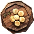 Miniatyrbilde 1 av 7: Sett med 2 serveringsbrett i akasietre, fruktfat, dekorative trebrett, firkantede desserttallerkener, serveringsfat, ostebrett, festbrett