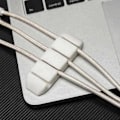 Pikkukuva 4 / 5: 2-Pack - Kaapelipidike - Itsekiinnittyvä Neljä kaapelia pyöristettyinä White