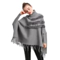 Miniatyrbild 1 av 3: Lös turtleneck Pullover Wrap sjal med fuskpäls trimning Fladdermusblus med tofs stickning Cape for Lady