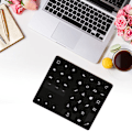 Miniatyrbild 1 av 8: Ergonomisk Bluetooth-numerisk knappsats för förbättrad enhandsmanövrering, hudvänliga material, kompakt design för sömlös integrering i din arbetsyta