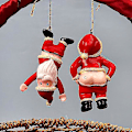 Miniatyrbillede 1 af 5: Vinduespanel Dekor Trævedhæng Harpiks Sjovt Juletræspynt Julemand Julevedhæng (2 stk, Rød)