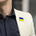 Pikkukuva 9 / 11: Ukrainan lipun rintamerkit metallia UA Ukiain heiluttavat lipun rintamerkit Ua isänmaallinen merkki hattu rintamerkki vaatteet reppu Brooc