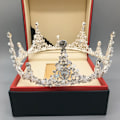 Miniatyrbillede 3 af 4: Barok Retro Rhinestone Gotisk brudekron Sort bryllupstiara Ond dronning krone, Gotisk tiara Gotisk hovedbeklædning S