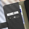 Miniatyrbild 4 av 5: Fodral för Samsung A05s Flip Wallet Video Support Essential Series Black Svart