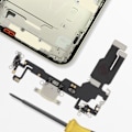 Miniatyrbillede 4 af 4: Opladningsstik til Apple iPhone 15 - AVIZAR - USB C-port + mikrofon guld Gul