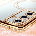 Miniatyrbild 3 av 6: Fodral till Samsung Galaxy A55 - AVIZAR - Rhinestone outline - Guld - MagSafe Gul