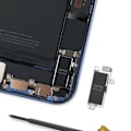 Pikkukuva 3 / 3: Vibraattorin vaihto iPhone 16 Musta Svart