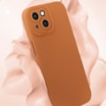 Miniatyrbild 4 av 6: Skal till iPhone 15 - AVIZAR - Matt silikon - Ljusbrun - Förstärkt kamerakantskydd kastanj